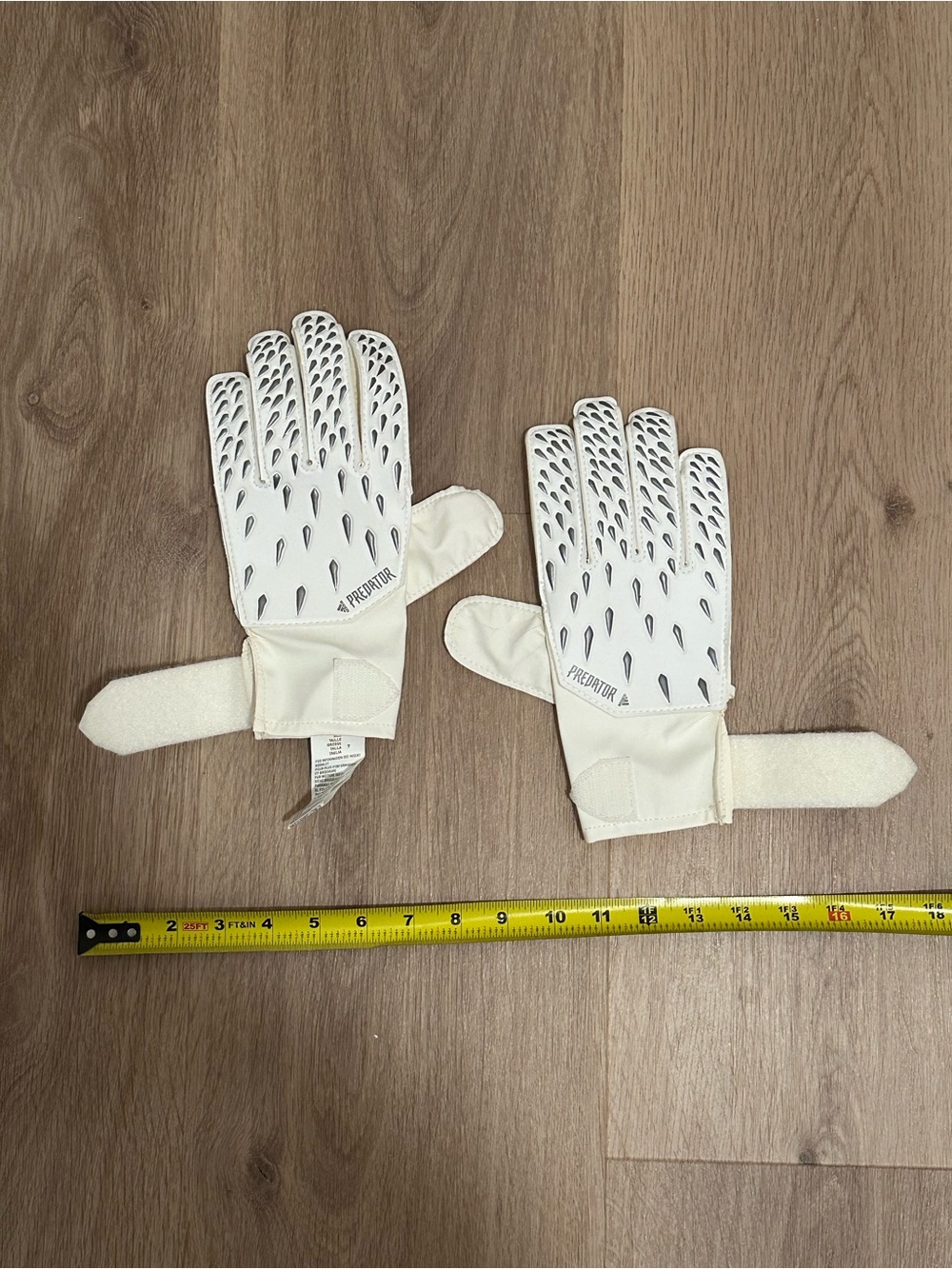 adidas White Kids Predator Goalkeeper Gloves size L or 7